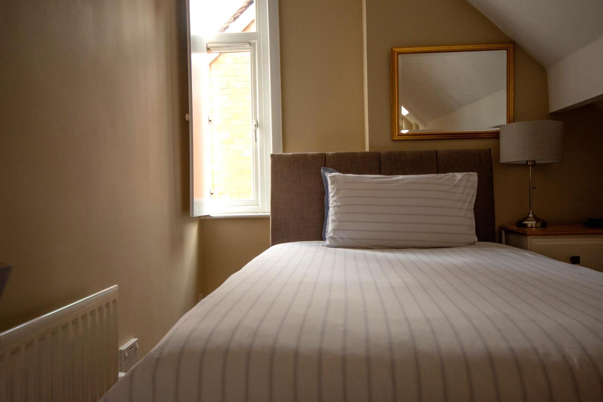 Salamander Guest House Стратфорд-апон-Эйвон Экстерьер фото